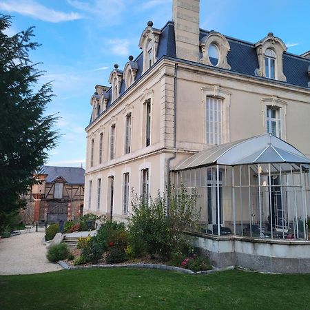 Bed and Breakfast Les 5 Escales Parthenay Exterior foto