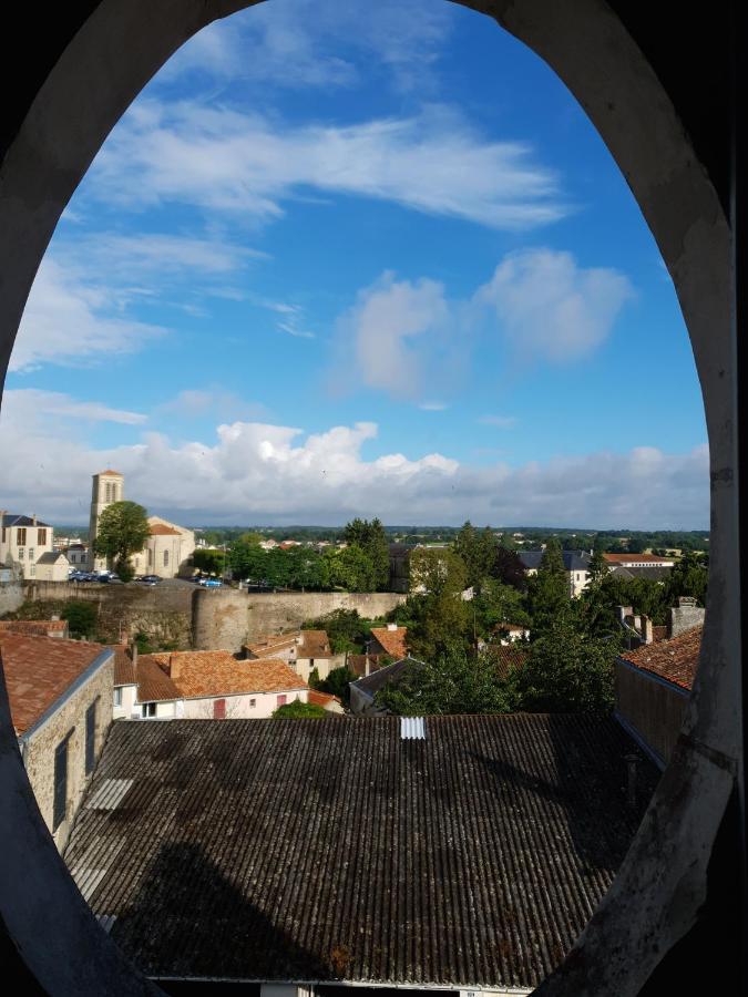 Bed and Breakfast Les 5 Escales Parthenay Exterior foto