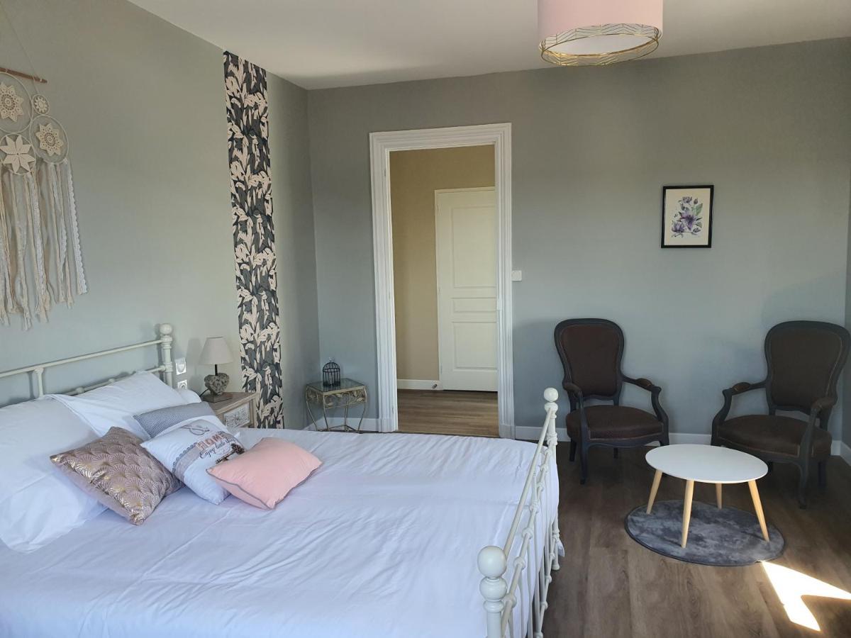 Bed and Breakfast Les 5 Escales Parthenay Exterior foto
