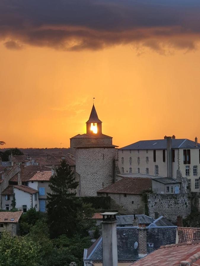 Bed and Breakfast Les 5 Escales Parthenay Exterior foto