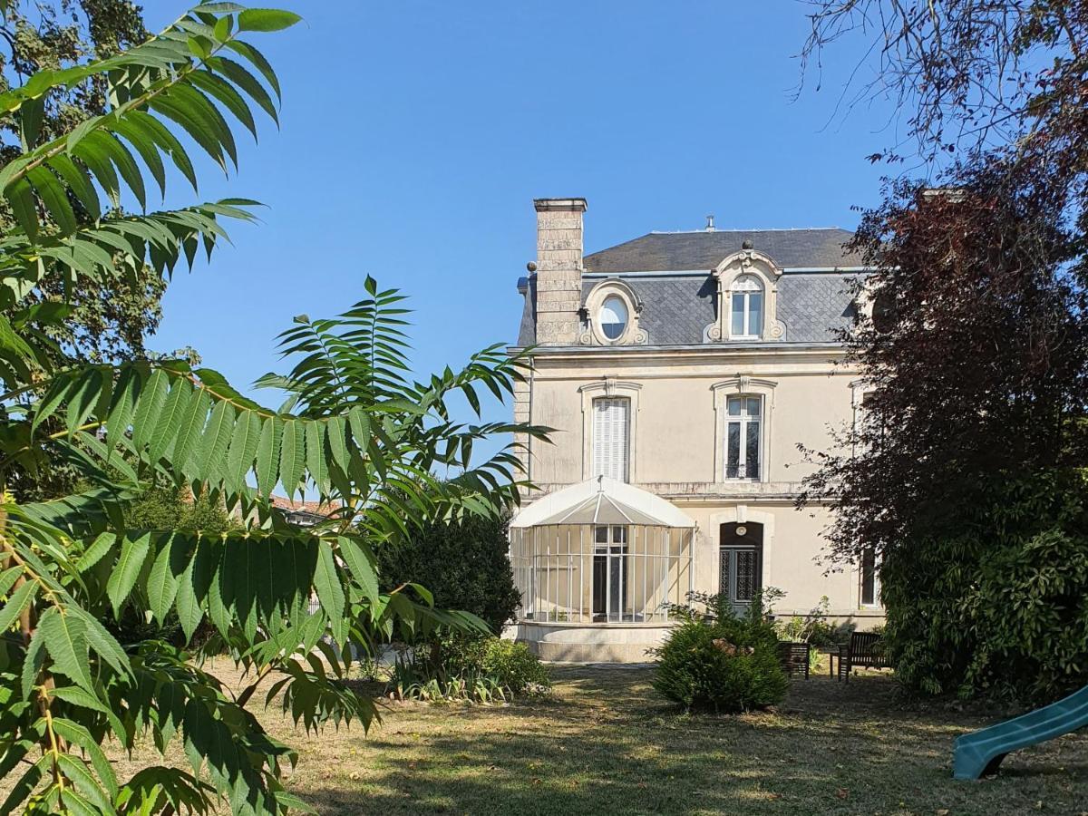 Bed and Breakfast Les 5 Escales Parthenay Exterior foto
