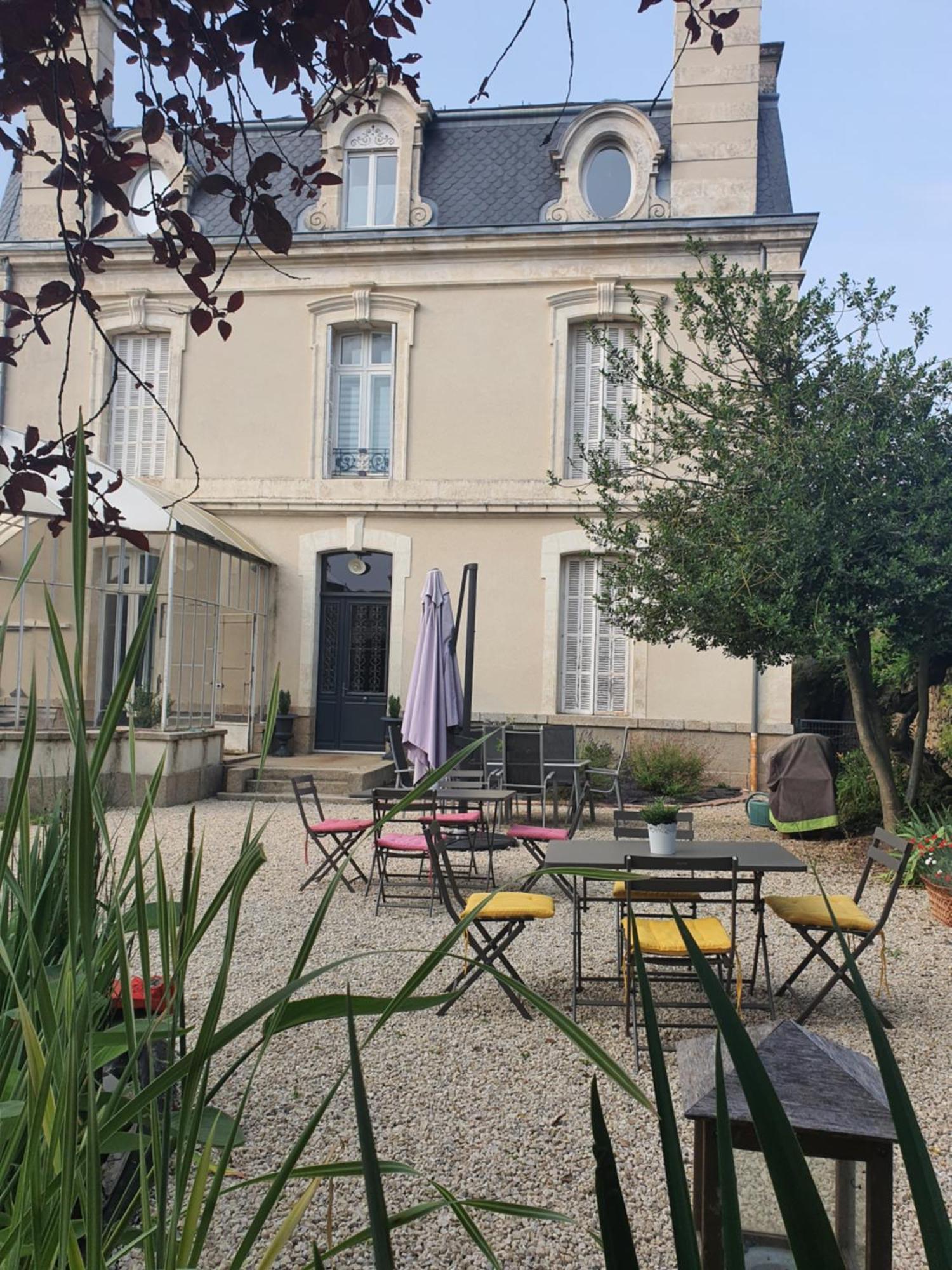 Bed and Breakfast Les 5 Escales Parthenay Exterior foto