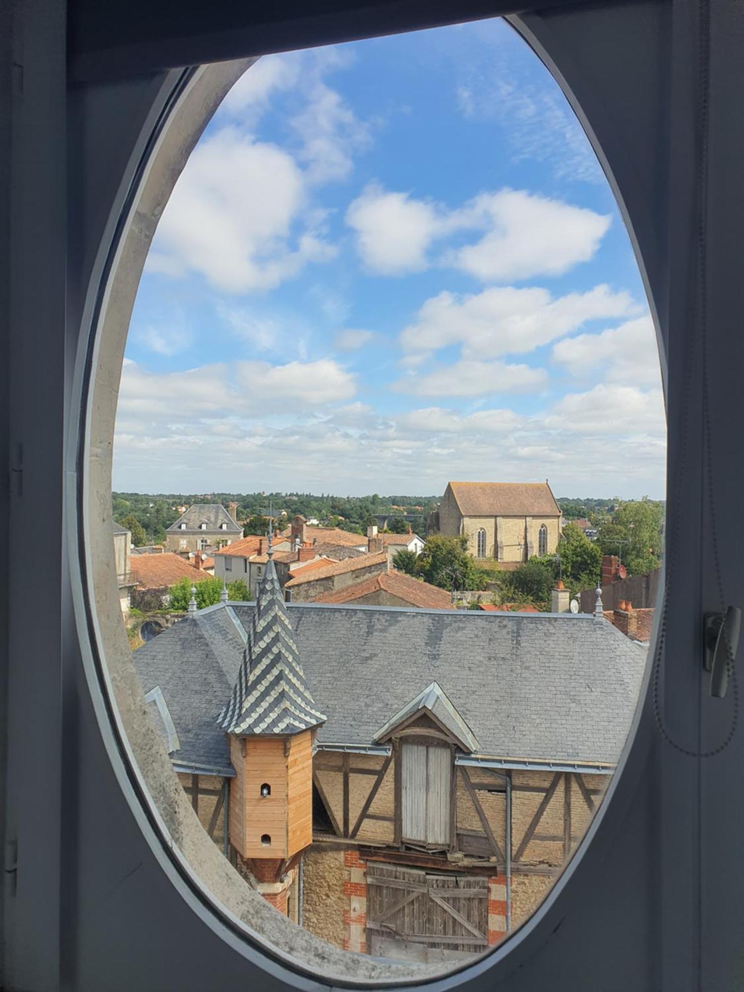 Bed and Breakfast Les 5 Escales Parthenay Habitación foto